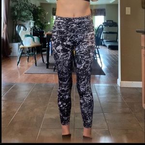 K-deer paint splatter capri leggings XS